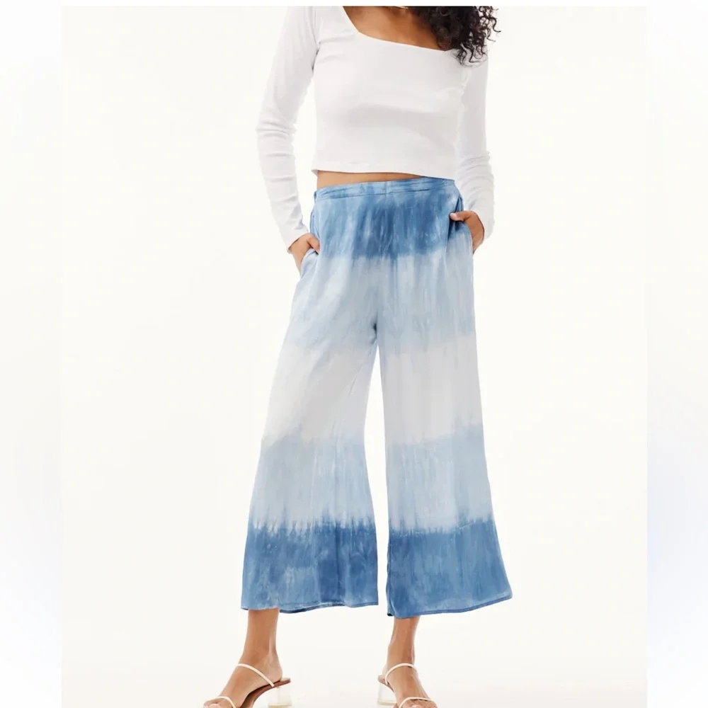 BELLA DAHL Flowy Wide Leg Crop Mykonos Strp Blue Tie-Dye Wide-Leg Pants - Picture 2 of 7